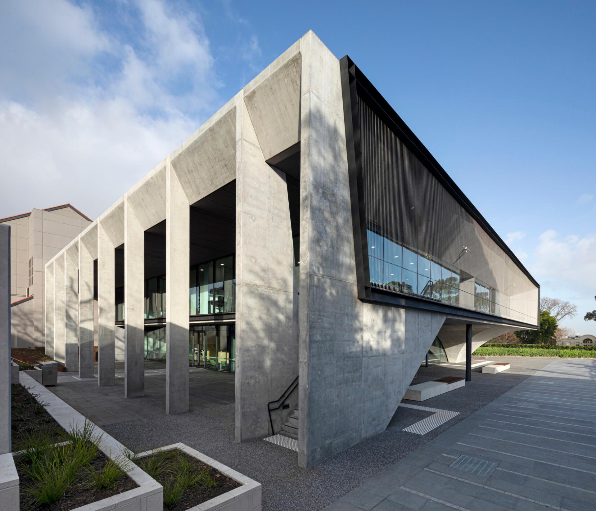 <h2>Kew Campus</h2>
<h3>Carey's Kew campus is situated eight kilometres from Melbourne’s CBD and can be easily accessed by public transport and various private school bus routes.<br /></h3>