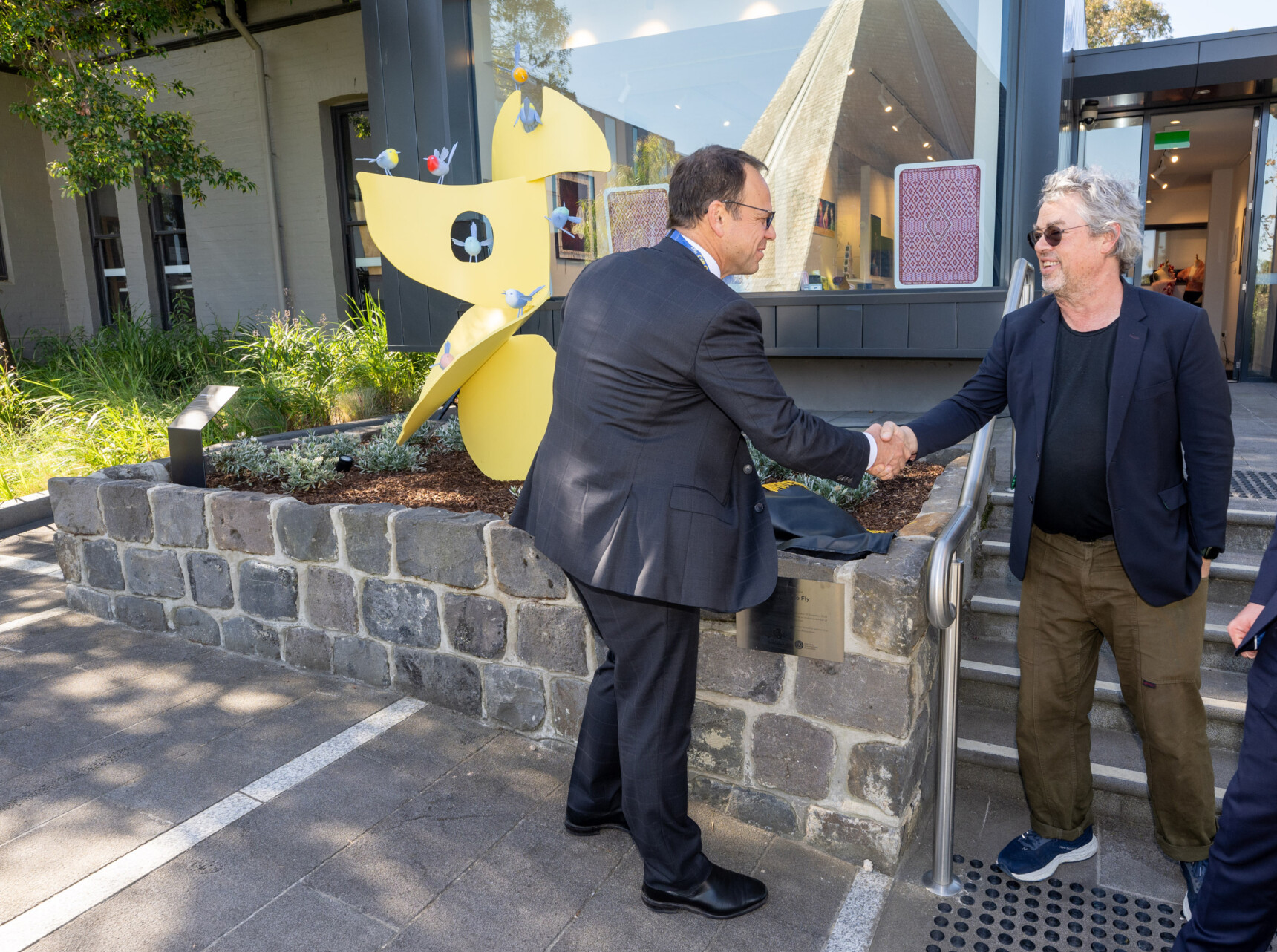 Principal Jonathan Walter thanks artist Alexander Knox at the unveiling